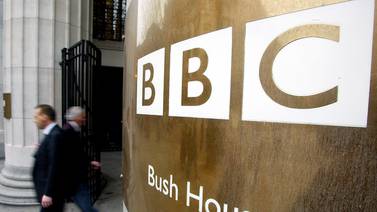 BBC-programleder fikk buksa sensurert på nordkoreansk TV