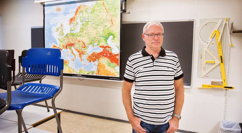 MER OM DET NYE: Jan Erik Oppedal er ungdomsskolelærer på Sofiemyrtoppen skole, og har tatt opp 22. juli ved   en rekke anledninger. Men nyere terrorangrep, som i Frankrike, er i dag et større tema i undervisningen.