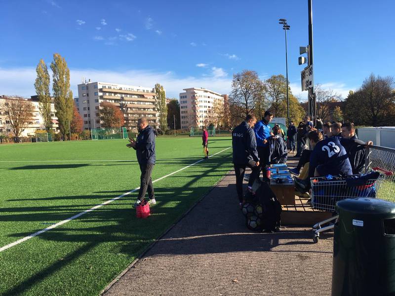 Frigg-trener Magnus Aadland hadde en rolig dag på jobben.