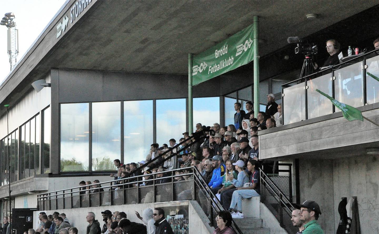 Over 300 tilskuere tok turen til Midjord for å se Brodd slå Fyllingsdalen 2-1.