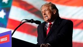 Trump truer med «død og ødeleggelse» dersom han blir tiltalt
