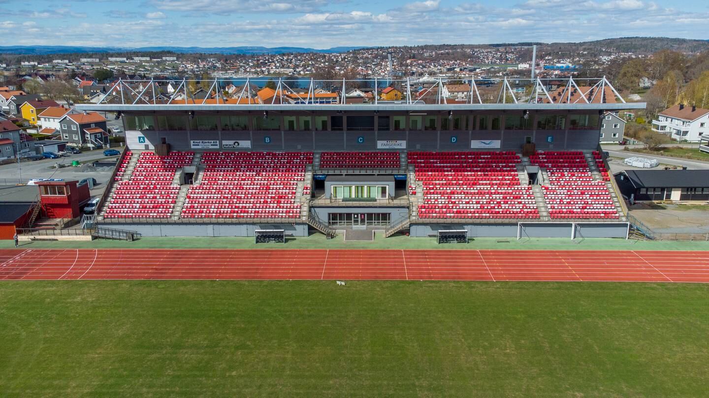 Melløs stadion har fått en rekke oppgraderinger de siste årene. Anlegget eies og driftes av Moss kommune.