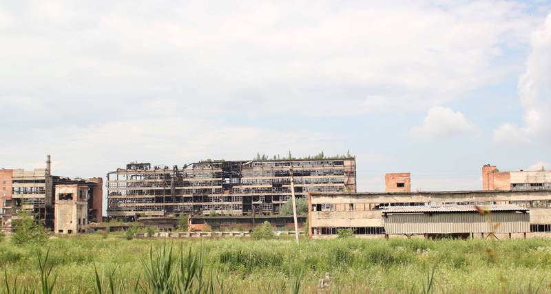 Nedlagte fabrikkområder: I den tidligere gruvebyen Kalush i Ukraina lå det åtte kjemiske fabrikker som produserte sprøytemidler og våpen. Da jernteppet falt brøt systemet sammen og fabrikkområdene er mange steder blitt liggende brakk, med store, skjulte miljøkonsekvenser. FOTO: CONTAMINATED FUTURE