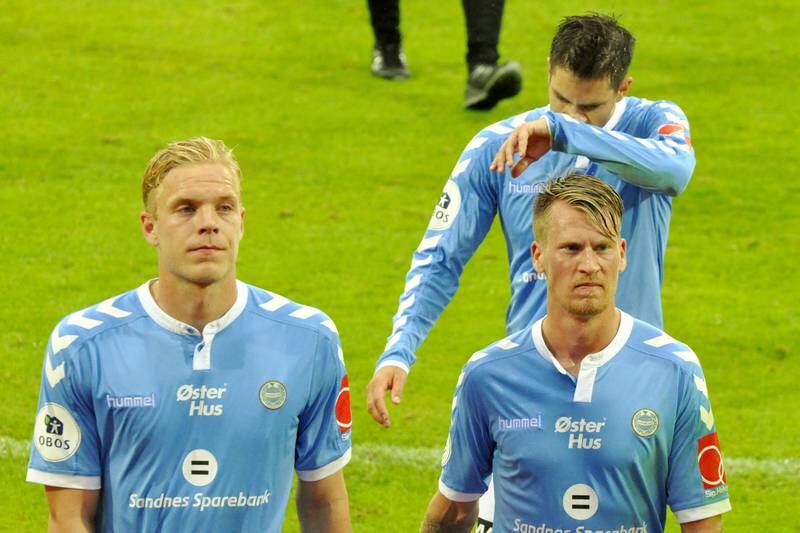 Mads Nielsen, Kent Håvard Eriksen og Marius Helle går skuffet av banen etter ett poeng mot Levanger.