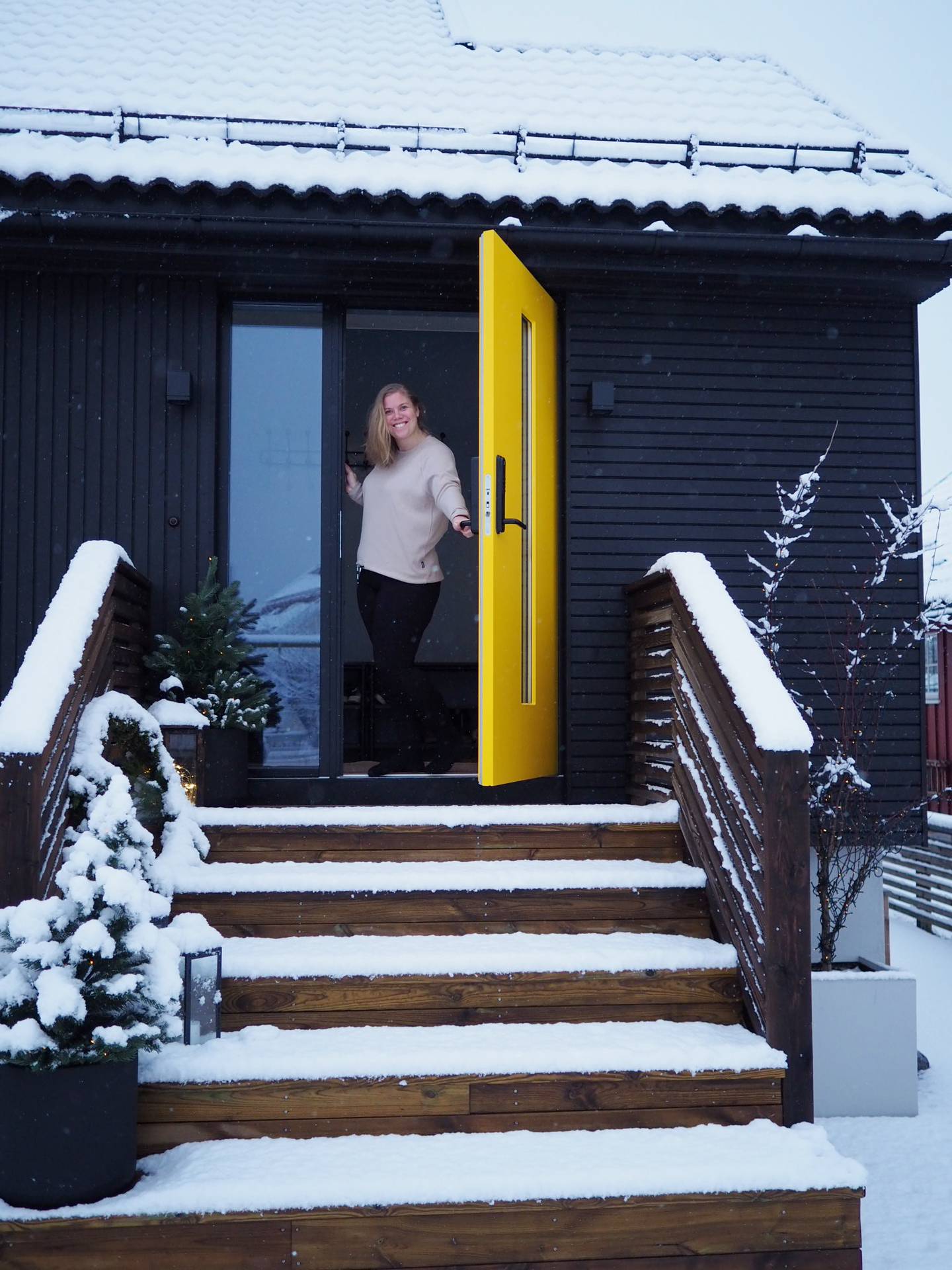 I fjor ble Stine G. Skjerveggen nominert til Bergene Holms eksteriørpris. Huset fra 1950 er nylig renovert med nytt panel og gule detaljer.