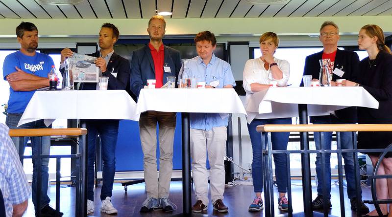 Fremtidens kollektivoppslag ble brukt som argument for ulike syn da lokalpolitikere møttes til miljødebatt. F.v.Ståle Sørensen (MDG), Jon Helgheim (FrP), Arve Vannebo (Ap), Dag Fjeld Edvardsen (H), Eidi ann Hansen (V), Rune Kjeldsen (SV) og Zeros Ingvild Kilen Rørholt. 