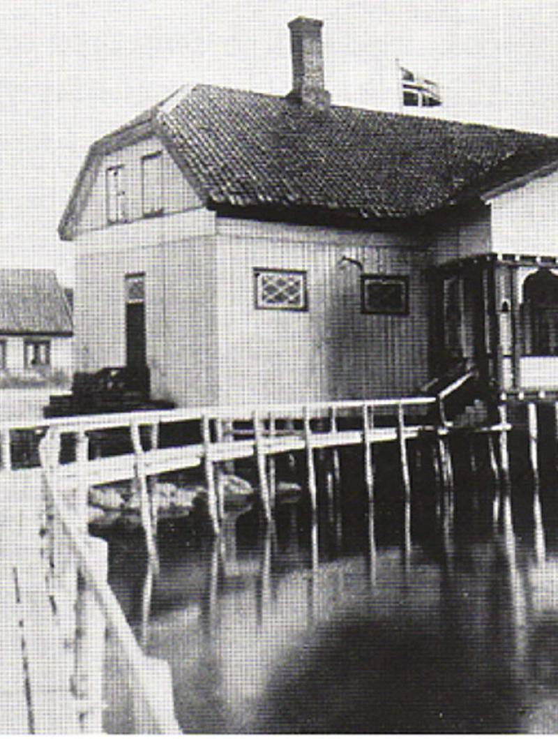 1968: Symbolbygget Moss Kurbad i Strandgata ble revet i 1968. UKJENT FOTOGRAF