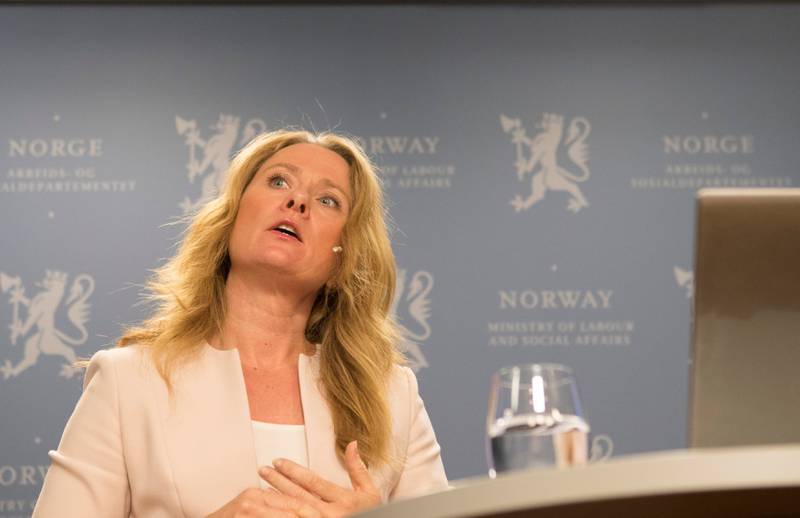 FORESLÅR ENDRINGER: Arbeids- og sosialminister Anniken Hauglie (H) vil fjerne flere særrettigheter flyktninger har i folketrygden. 
