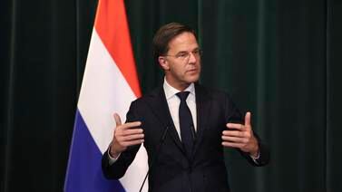Nederland stenger ned igjen