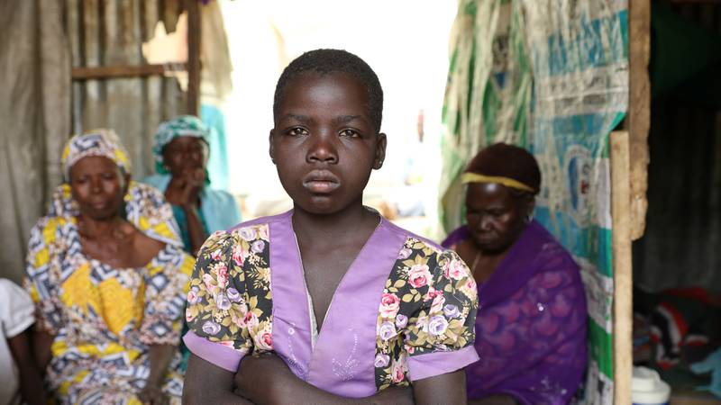 Atawa Filimon (10) har betalt en høy pris for Boko Harams herjinger i Nord-Nigeria. Foreldrene ble drept da Boko Haram angrep hjembyen. Nå bor hun i flyktningleir med bestemoren. 