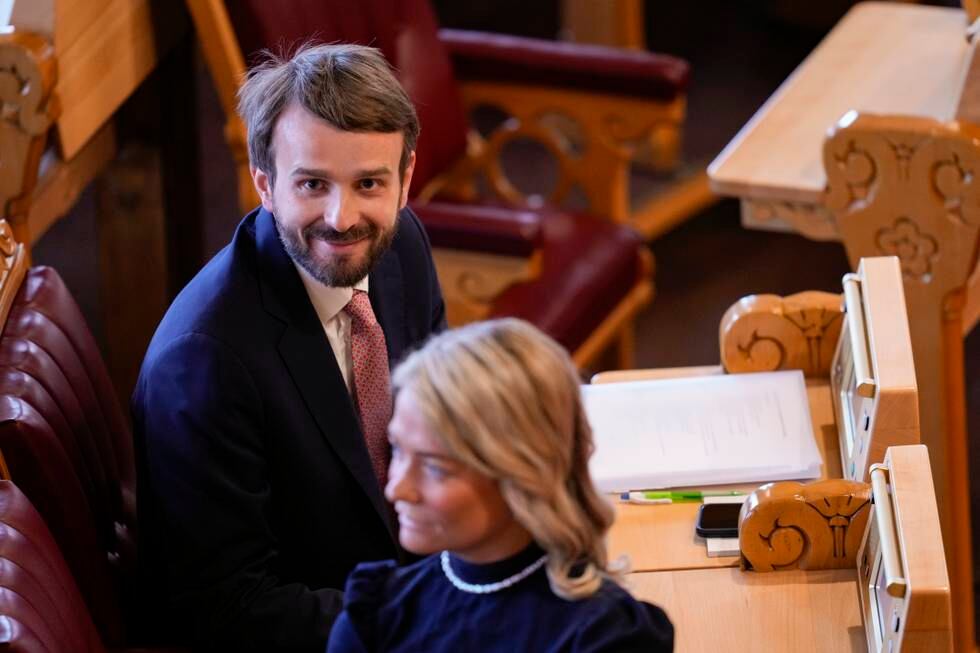 Næringsminister Jan Christian Vestre og landbruks- og matminister Sandra Borch (Sp) under den muntlige spørretimen på Stortinget.