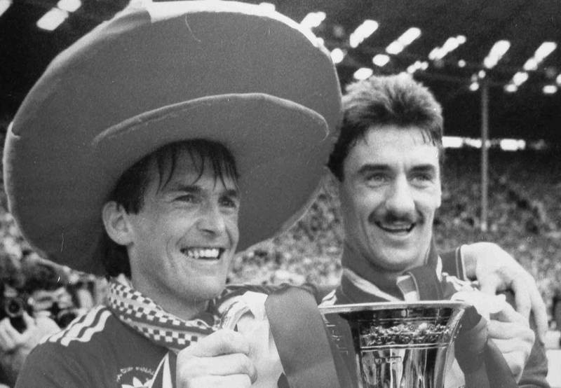 Kenny Dalglish og Ian Rush vant FA-cupen i 1986 da de slo Everton 3-1. Liverpool er favorittklubben til Mjøndalen-trener Vegard Hansen, Elias Mar Omarsson, Rolf Teigen, Bjørn Petter Ingebretsen og Tresor Egholm. FOTO: NTB SCANPIX
