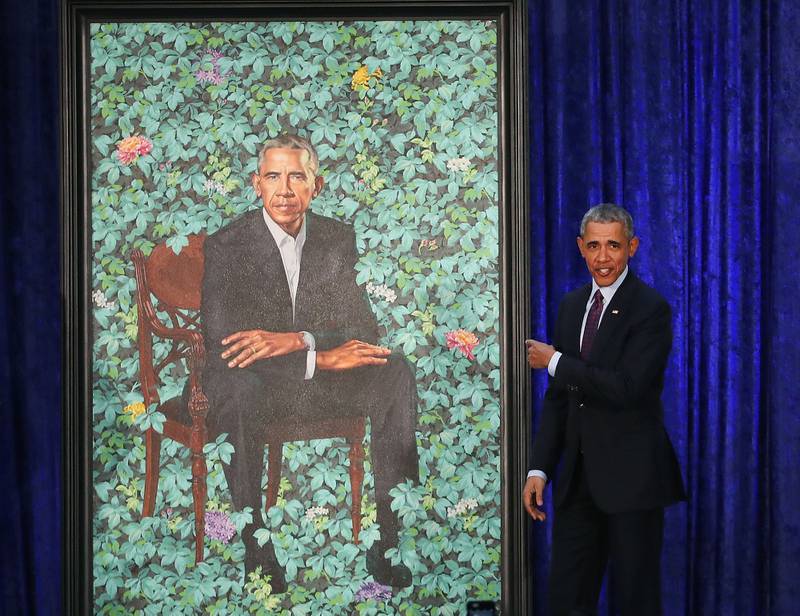 Barack Obama avduker sitt portrett.