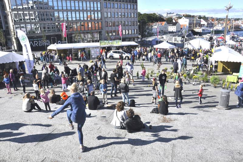 Mange tok turen til Stavanger sentrum og Miljøsøndag i solskinnet søndag.