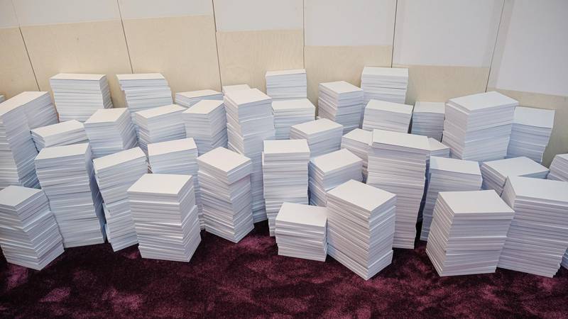1000 uskrevne hvite og blanke bøker venter på at bibliotekets gjester skal fylle dem med sine tanker.