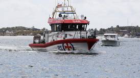 Tre gutter reddet opp av vannet etter at fritidsbåt kantret utenfor Egersund