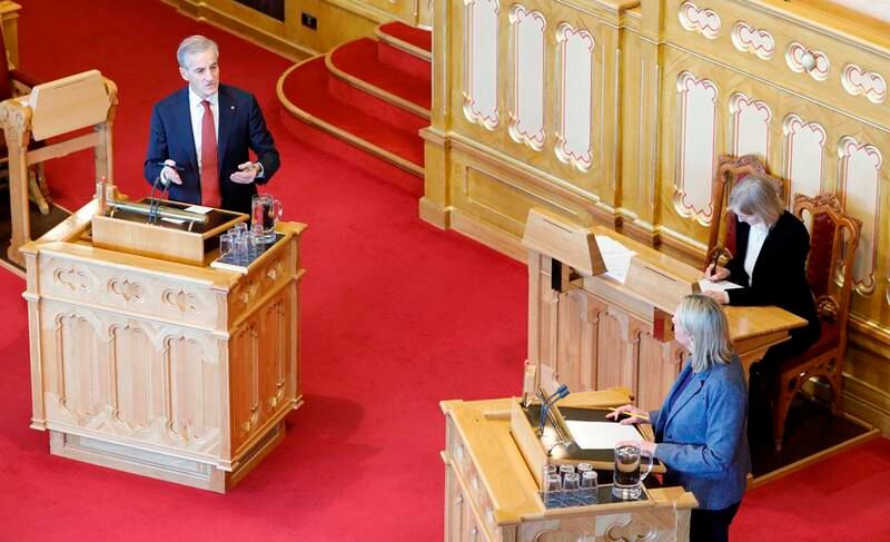Justisminister Sylvi Listhaug og Ap-leder Jonas Gahr Støre i Stortinget torsdag.