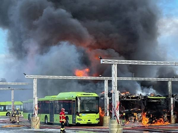 Åtte busser totalskadd i brann i Sarpsborg