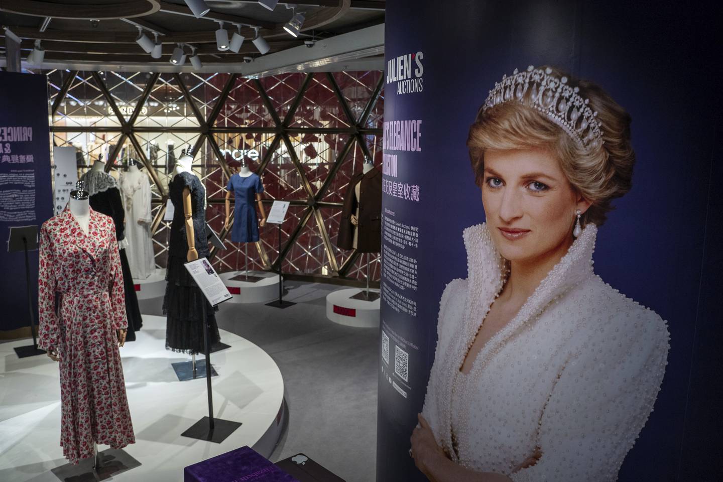 Prinsesse Diana er langt fra glemt – og interessen for også hennes mange flotte antrekk er stor, ifølge auksjonshuset Julien's. Foto: Vernon Yuen / AP / NTB