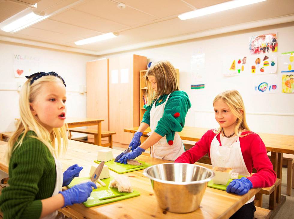 Niåringene Milla Kalina Harborg Thon, Olivia Strømmen Nordenström og Klare Borge Opstad liker å være på kjøkkenet, men ingen av dem er så veldig glade i fisk. Ikke torsk i hvert fall.