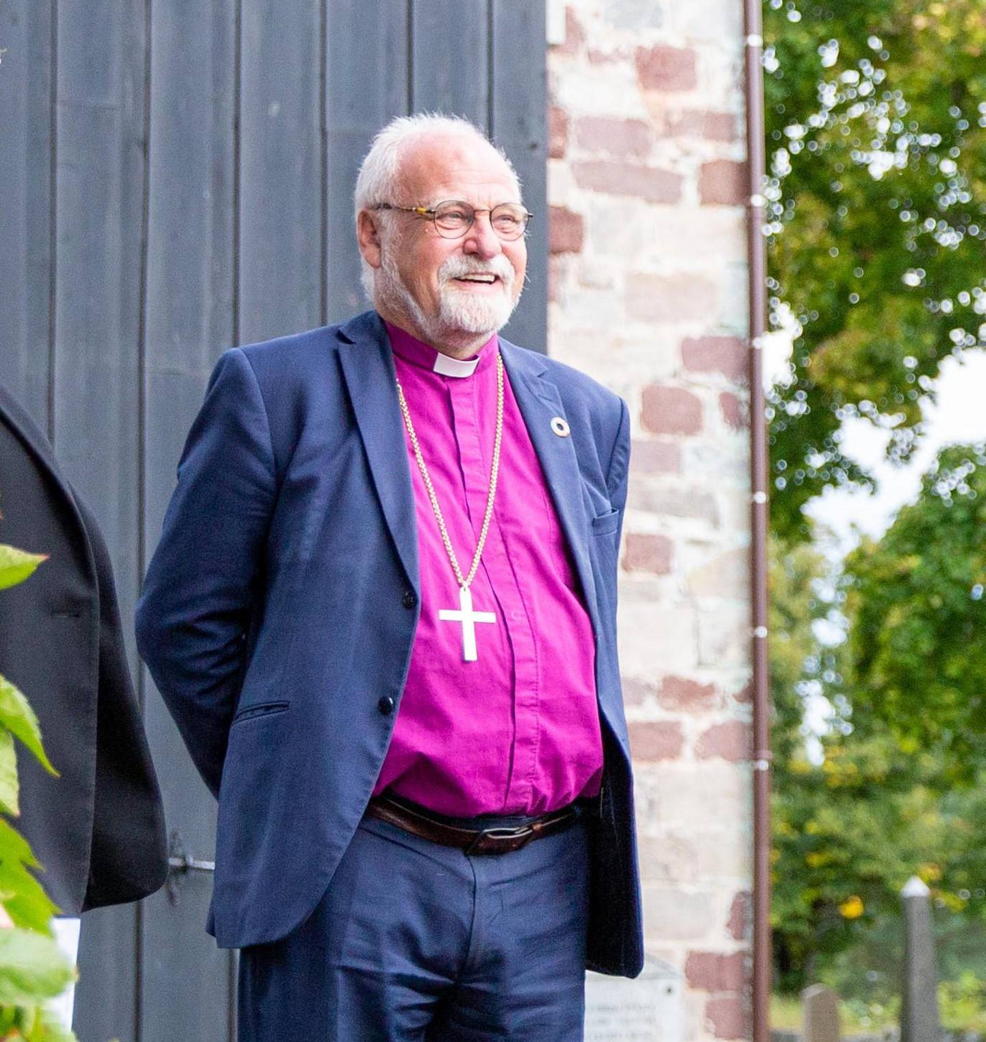 Kronprins Haakon besøkte Rygge kirke i forbindelse med dens 900-årsjubileum. Her med sogneprest Ingvild Osberg og biskop Atle Sommerfeldt.