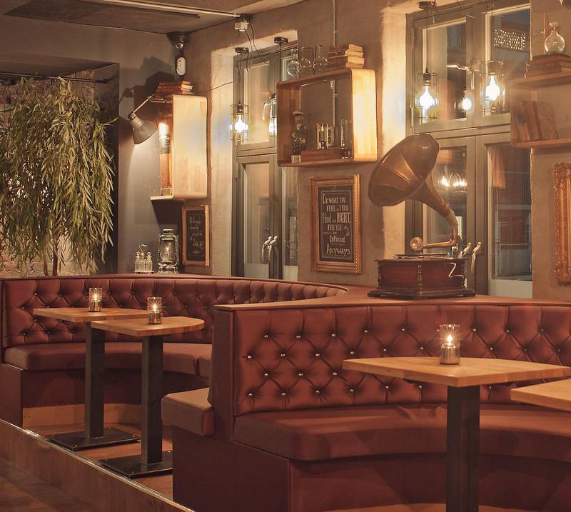 Ny Bar: Interiøret er klassisk. begge FOTO: Nedre Løkka Cocktailbar & Lounge