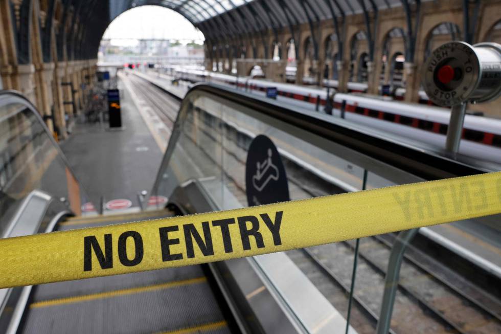 «No Entry» – ingen inngang – sto det på jernbanestasjonen King’s Cross i London tidligere i uka, da jernbanearbeiderne streiket. Nå har den konservative regjeringen innført en lov som gjør streikebryteri lovlig.