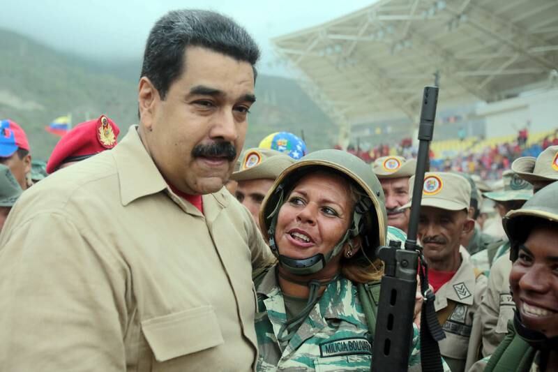President Nicolás Maduro sendte hæren på øvelse i helgen for å vise styrke. 