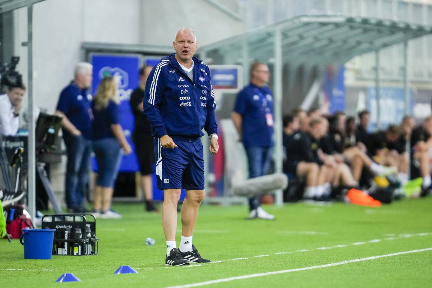 Vålerenga-trener Dag-Eilev Fagermo på sidelinja under cupkampen mot Bodø/Glimt. Etter Magnus Sjøengs debut, mener han det blir vanskelig å sette keeperen ut av førsteelleveren.