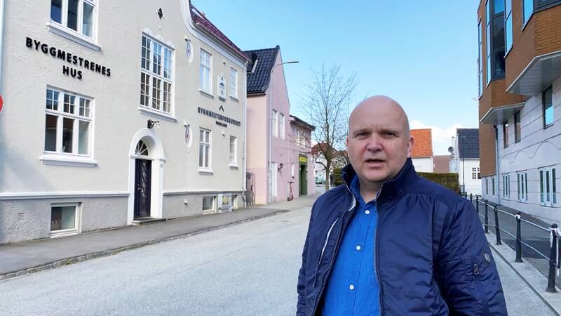 Jarle Jonassen, leder i Byggmesterforbundet i Rogaland, er bekymret over mangelen på fagarbeidere i tømrebransjen og frykter at useriøse aktører tar over markedet.