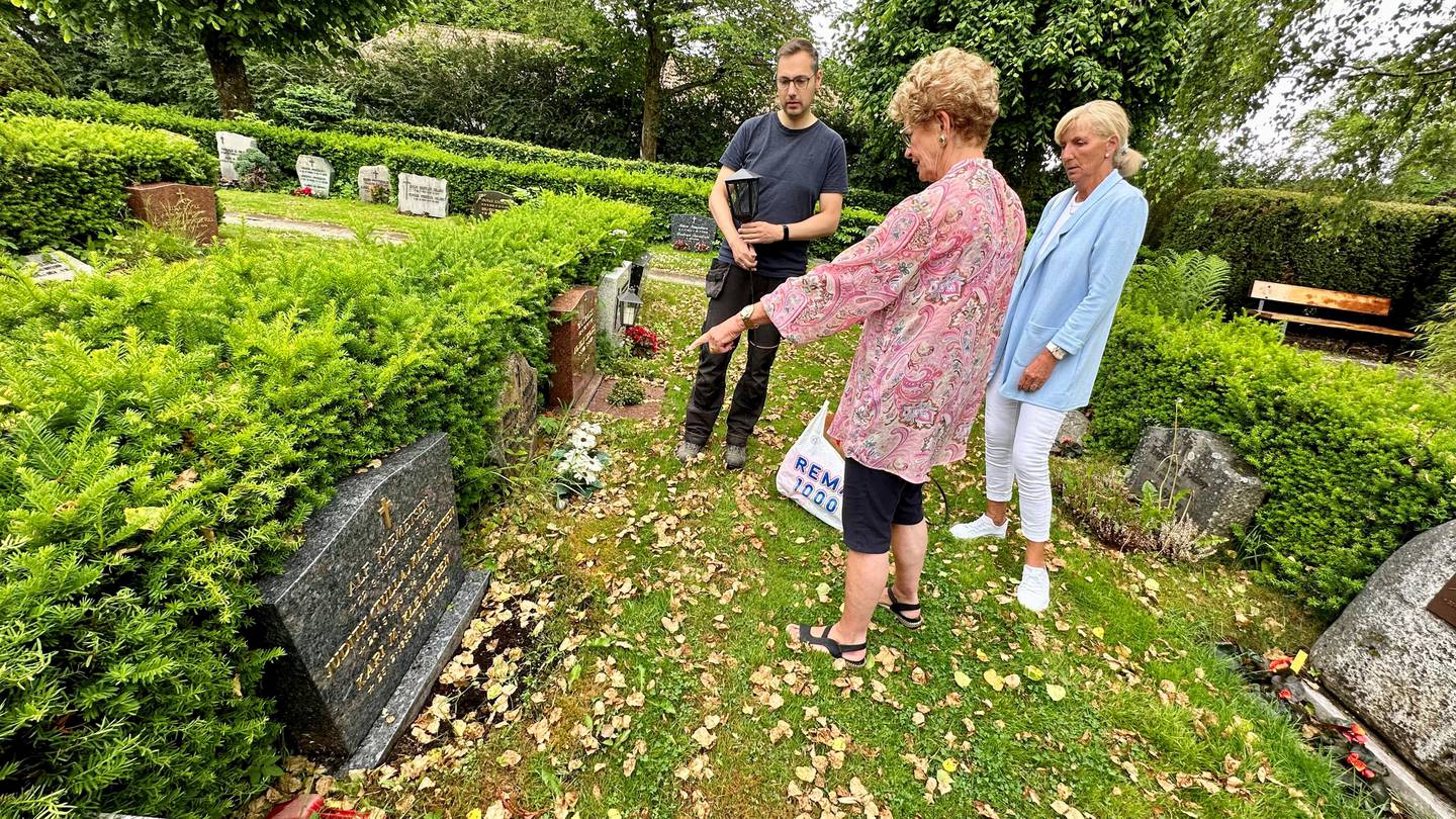 Denne uken var det også noen som hadde revet opp blomstene på graven til John Klemetsens foreldre. Markus Schwarzmannseder, driftsleder på Eiganes gravlund sier gravlunden har fått en økning av hærverk og tyveri denne sommeren.