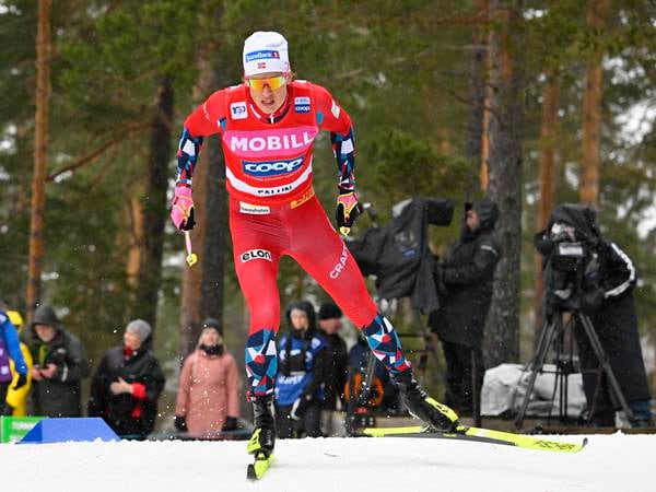 Klæbo med Falun-dobbel – vant 10-kilometeren overlegent i snøstormen