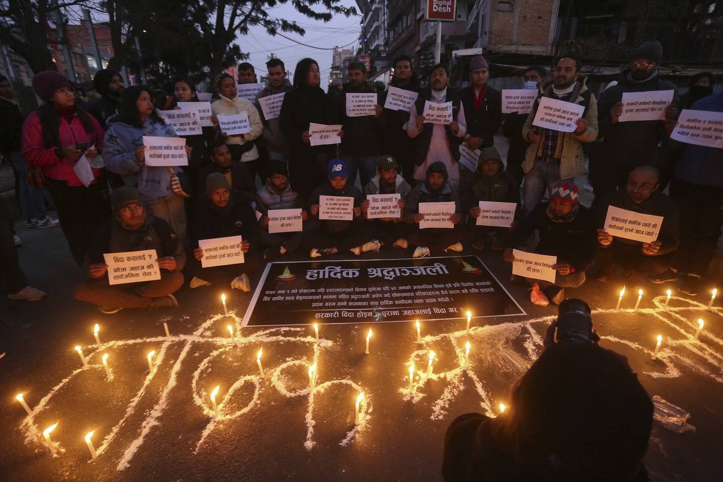 Minnemarkering etter flyulykken i Kathmandu i Nepal, mandag 16. januar 2023.