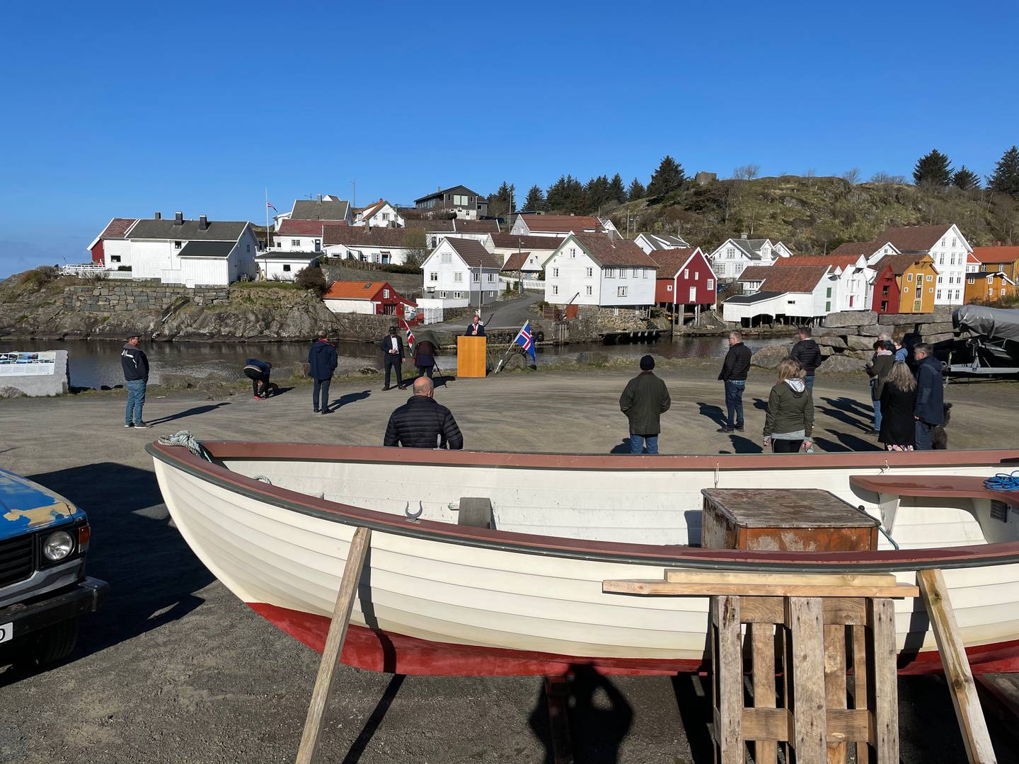 En norsk-islandsk hilsen til kreftene som kjemper på Shetland. Det er ikke den ting en framtidig stortingspolitiker ikke tar på strak arm.