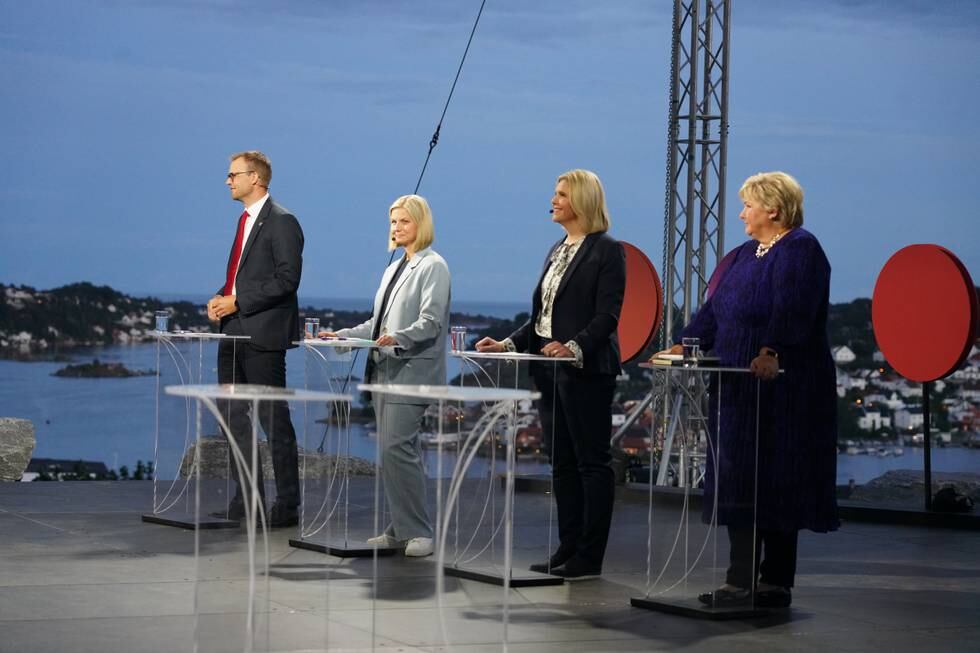 Venstre og Guri Melby hører hjemme på høyre side, med KrF-leder Kjell Ingolf Ropstad, Frp-leder Sylvi Listhaug og statsminister Erna Solberg.