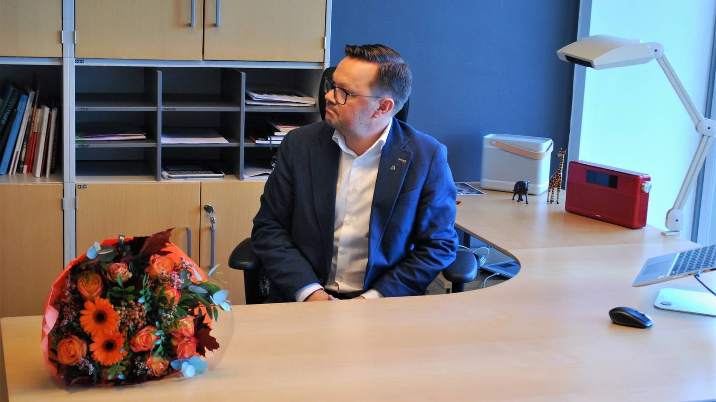 Varaordfører i Fredrikstad Atle Ottesens (Ap) første dag på nytt kontor.