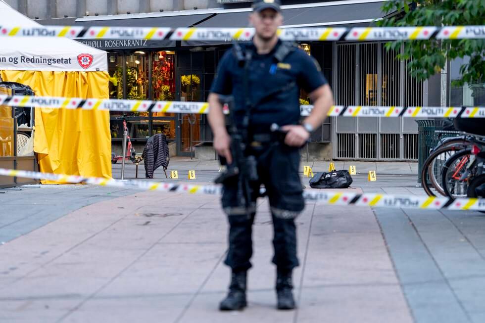 To personer ble drept og 21 personer skadd da en mann løsnet skudd mot utesteder i 1.15-tiden på utsiden av London pub i sentrum av Oslo lørdag. Foto: Javad Parsa / NTB