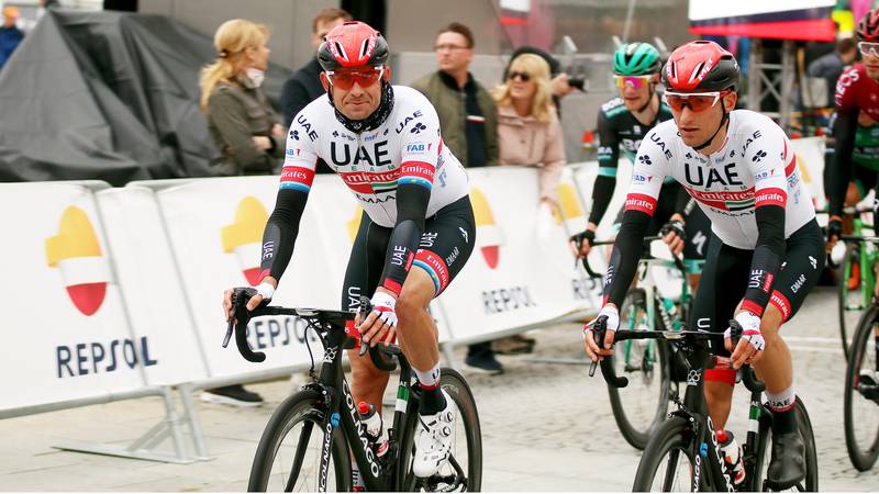 For Alexander Kristoff og Sven Erik Bystrøm ble det en heller dårlig dag på sykkelen, da UAE-duoen allerede etter tre runder ble kjørt av teten. Foto: Pål Karstensen
