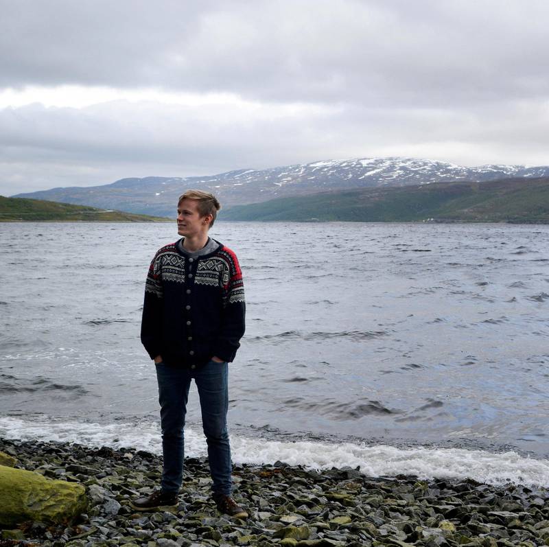 forbud: Leder i Natur og Ungdom, Gaute Eiterjord, her fotografert ved Repparfjorden, vil ha et forbud mot alle sjødeponier.FOTO: ANNA OLERUD/NATUR OG UNGDOM
