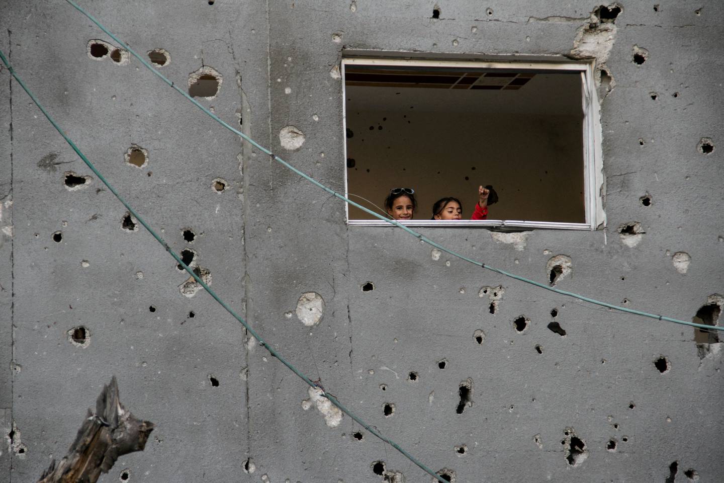 Nummenheten kan ramme de beste iblant oss, skriver Linn Stalsberg. Her palestinske barn som ser ut av vinduet i Gaza torsdag.