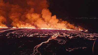 Vulkanutbruddet på island har roet seg – lavaen beveger seg fortsatt