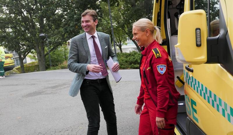 Forsknings- og høyere utdanningsminister Henrik Asheim (H) gjestet mandag Høgskolen i Østfold, hvor han fikk en innføring i det nye, populære bachelorstudiet paramedisin ved avdelingen i Fredrikstad.