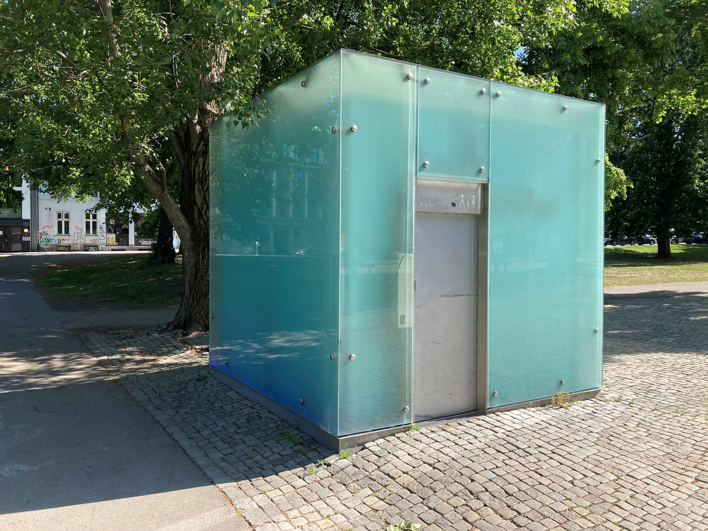 Selv om Oslo har slike offentlige toaletter, kom hovedstaden dårlig ut av det da Aftenposten i fjor vurderte tilgangen til offentlige toaletter i en rekke hovedsteder.
